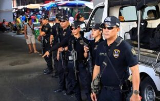 Policeman kills four soldiers in Philippines