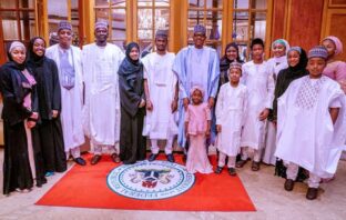 (PHOTOS) Buhari celebrates Eid-el-Kabir with family members